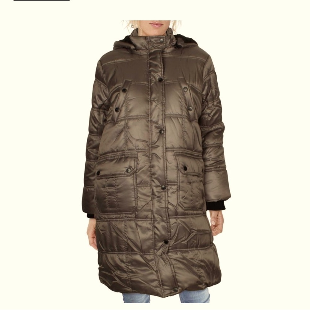 Urban Republic military green puffer coat. Detachable hood. Size Medium.NWT.